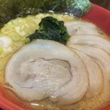 横浜家系ラーメン赤家、中村公園店のレビュー